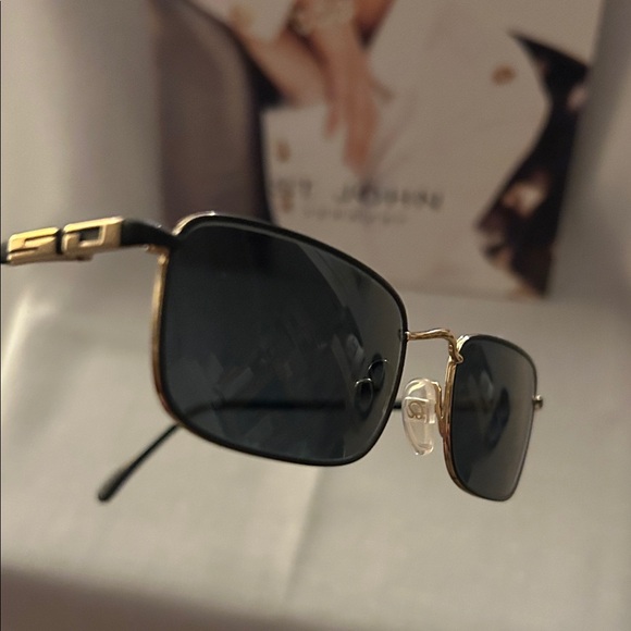 St. John Gold Frame Sunglasses with Dark Lenses. S-523 BLK - Picture 5 of 5